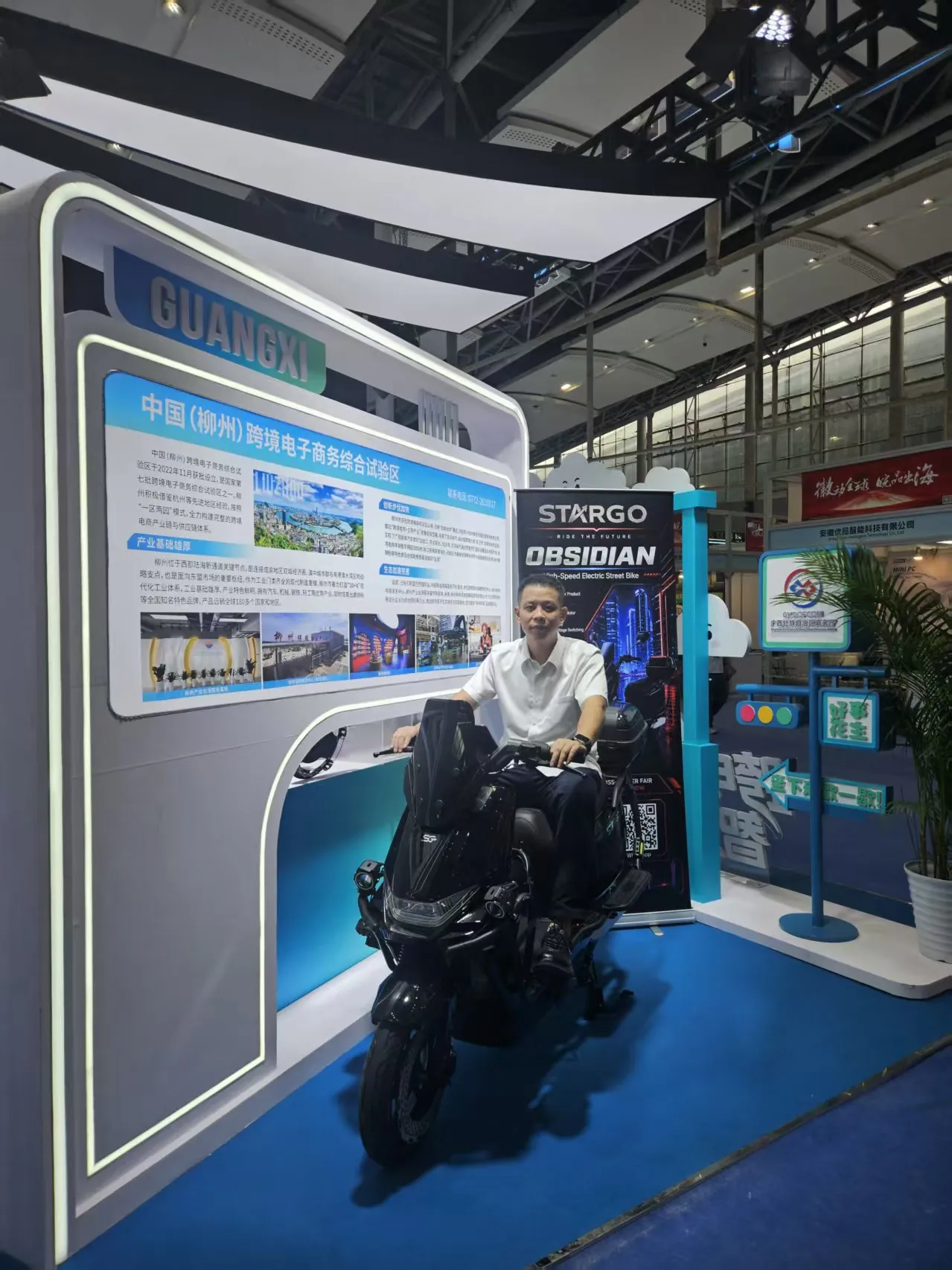 STARGO electric two-wheeler displayed inside the Guangxi Pavilion at the 2026 Guangzhou Cross-Border E-Commerce Fair